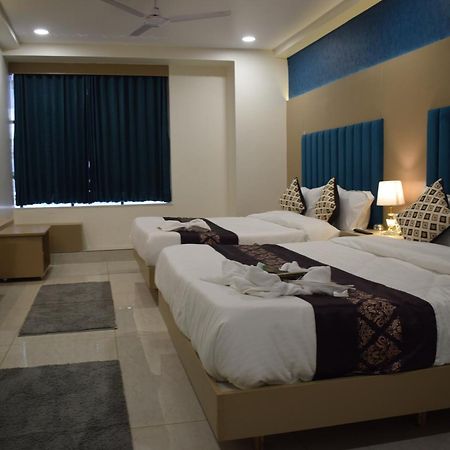 Hotel Royal Square Γκαντχιναγκάρ Εξωτερικό φωτογραφία