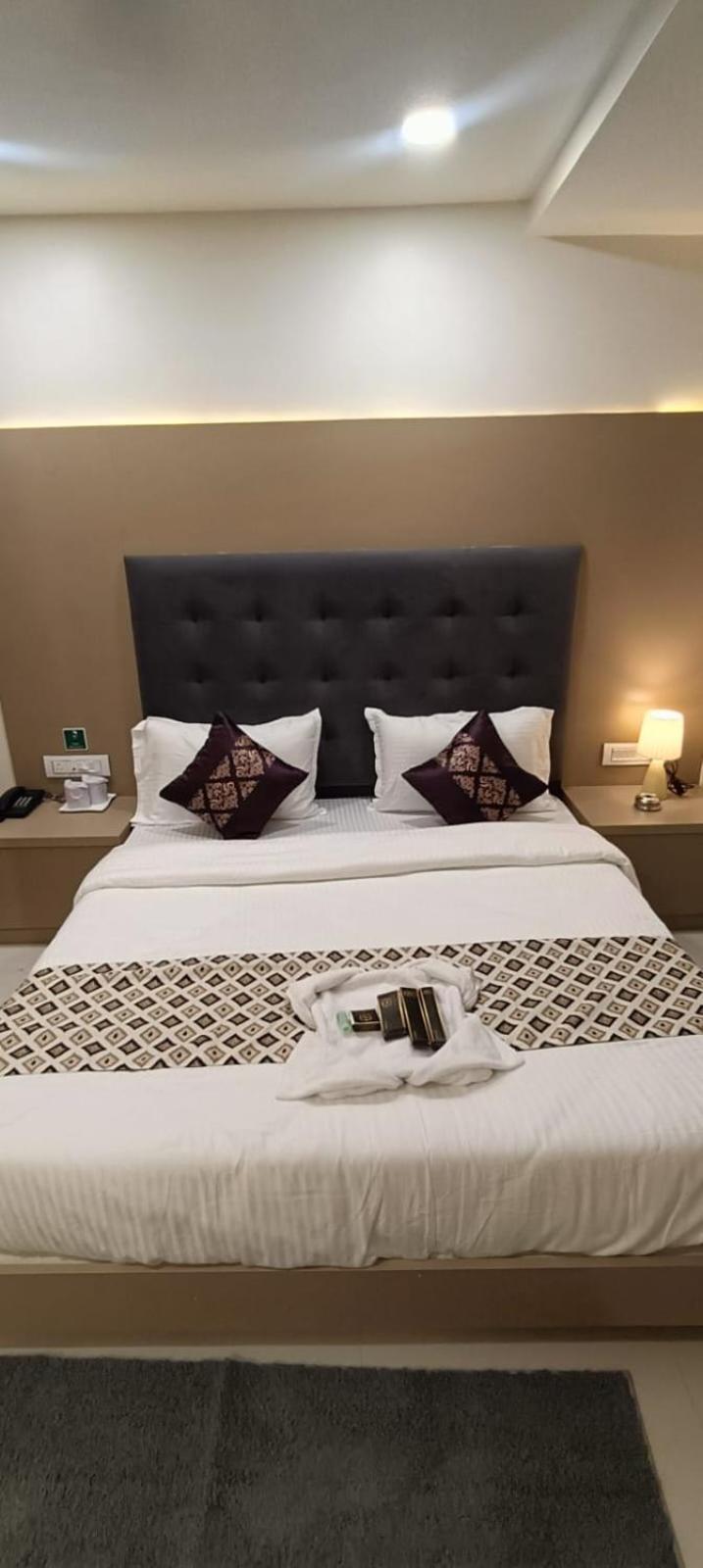 Hotel Royal Square Γκαντχιναγκάρ Εξωτερικό φωτογραφία