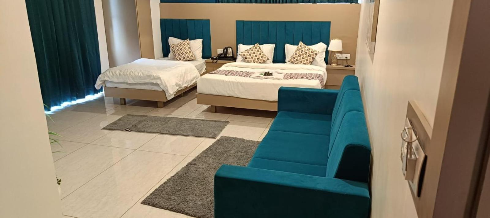Hotel Royal Square Γκαντχιναγκάρ Εξωτερικό φωτογραφία