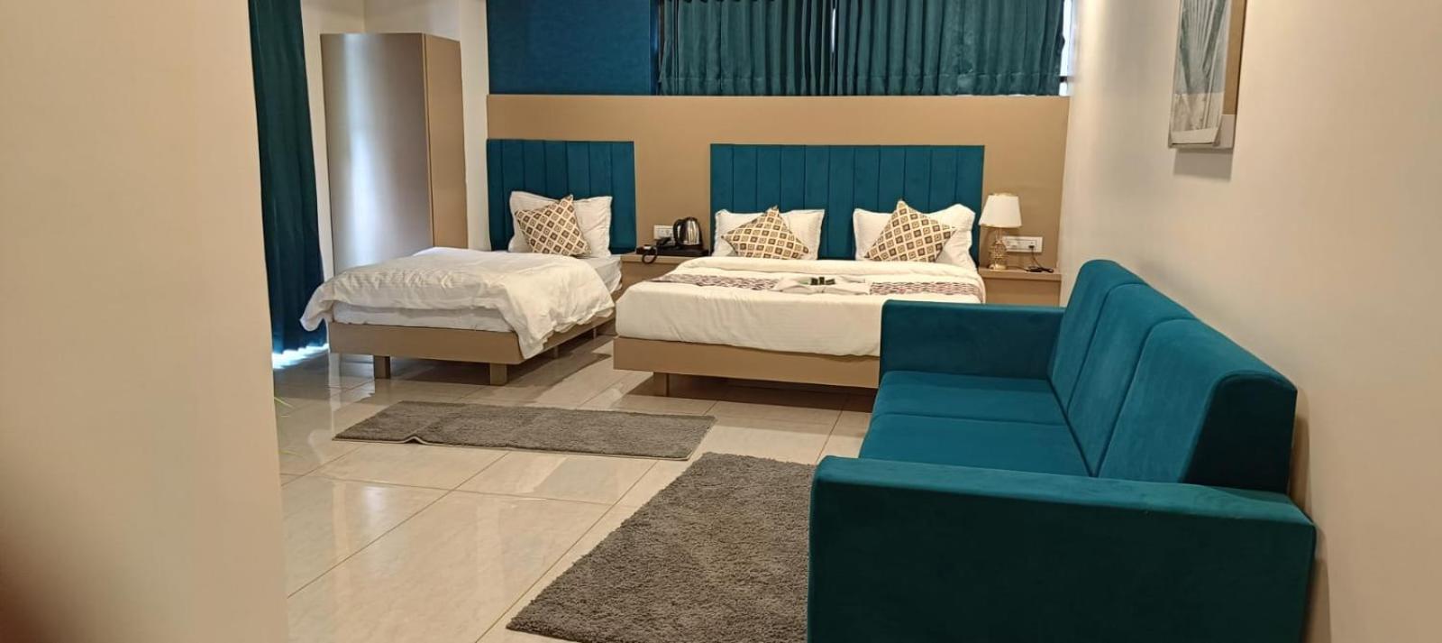 Hotel Royal Square Γκαντχιναγκάρ Εξωτερικό φωτογραφία