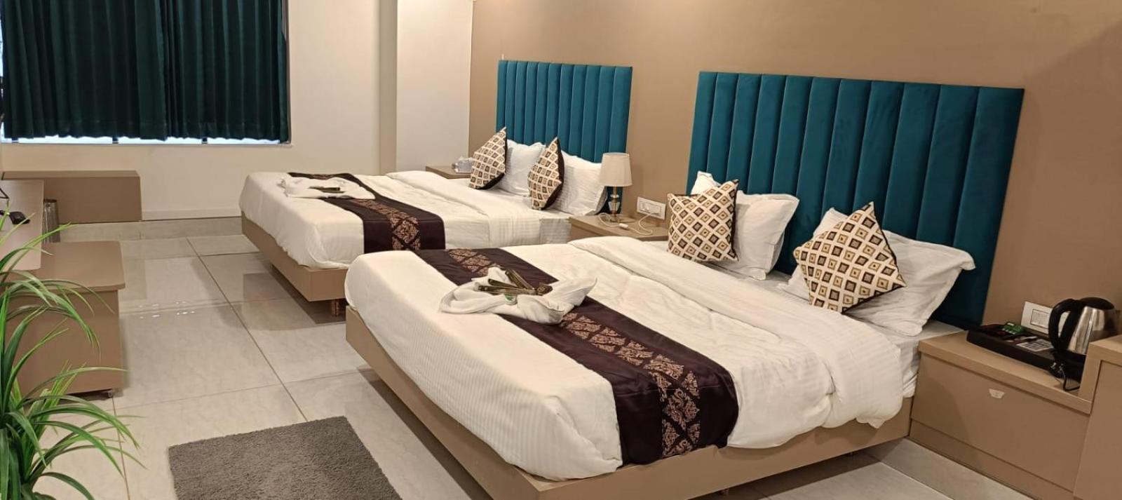 Hotel Royal Square Γκαντχιναγκάρ Εξωτερικό φωτογραφία