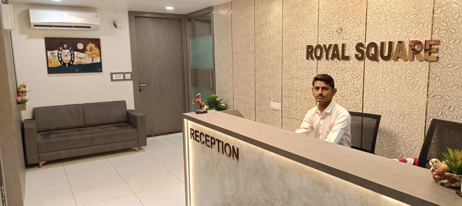 Hotel Royal Square Γκαντχιναγκάρ Εξωτερικό φωτογραφία