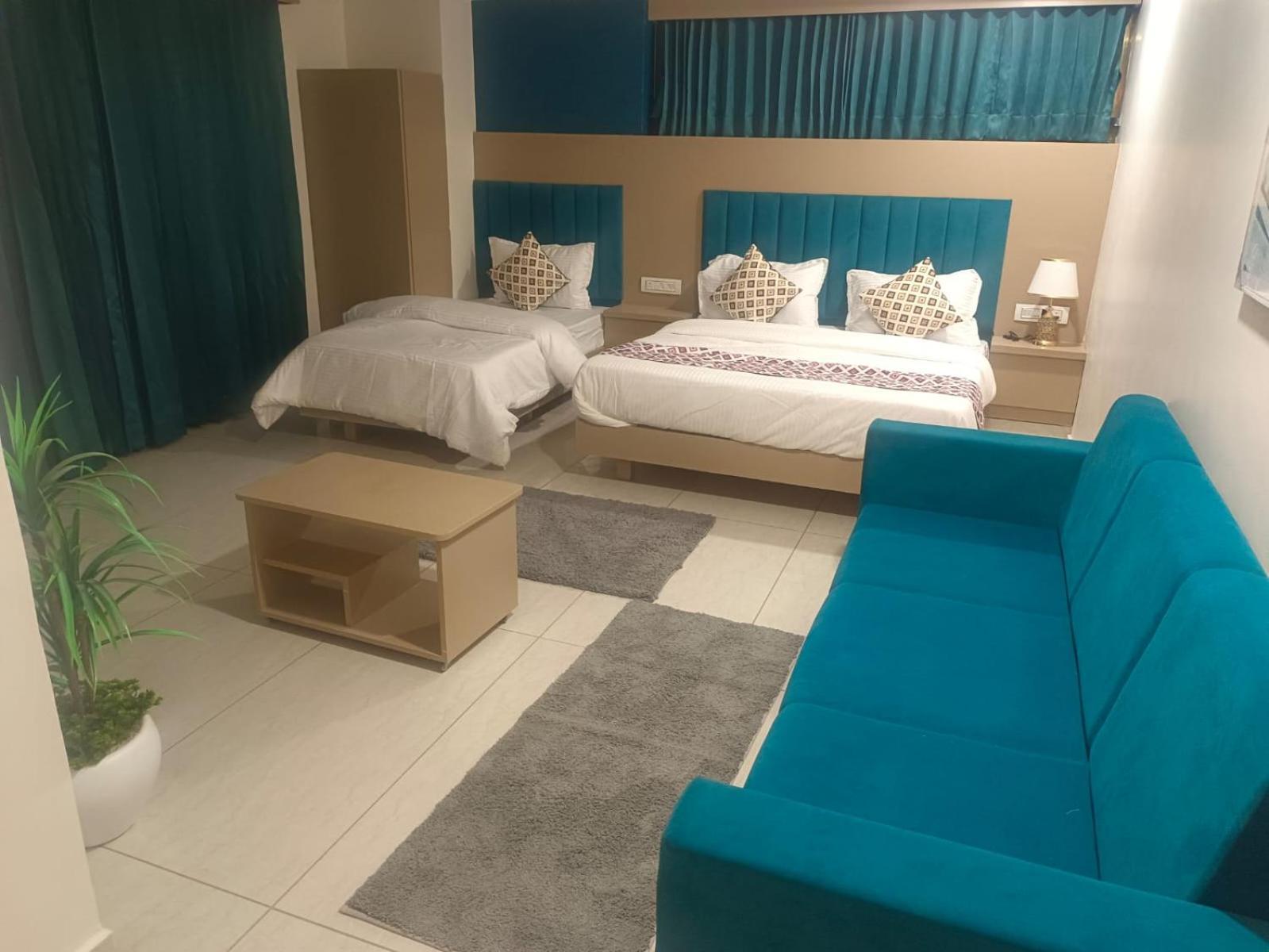 Hotel Royal Square Γκαντχιναγκάρ Εξωτερικό φωτογραφία