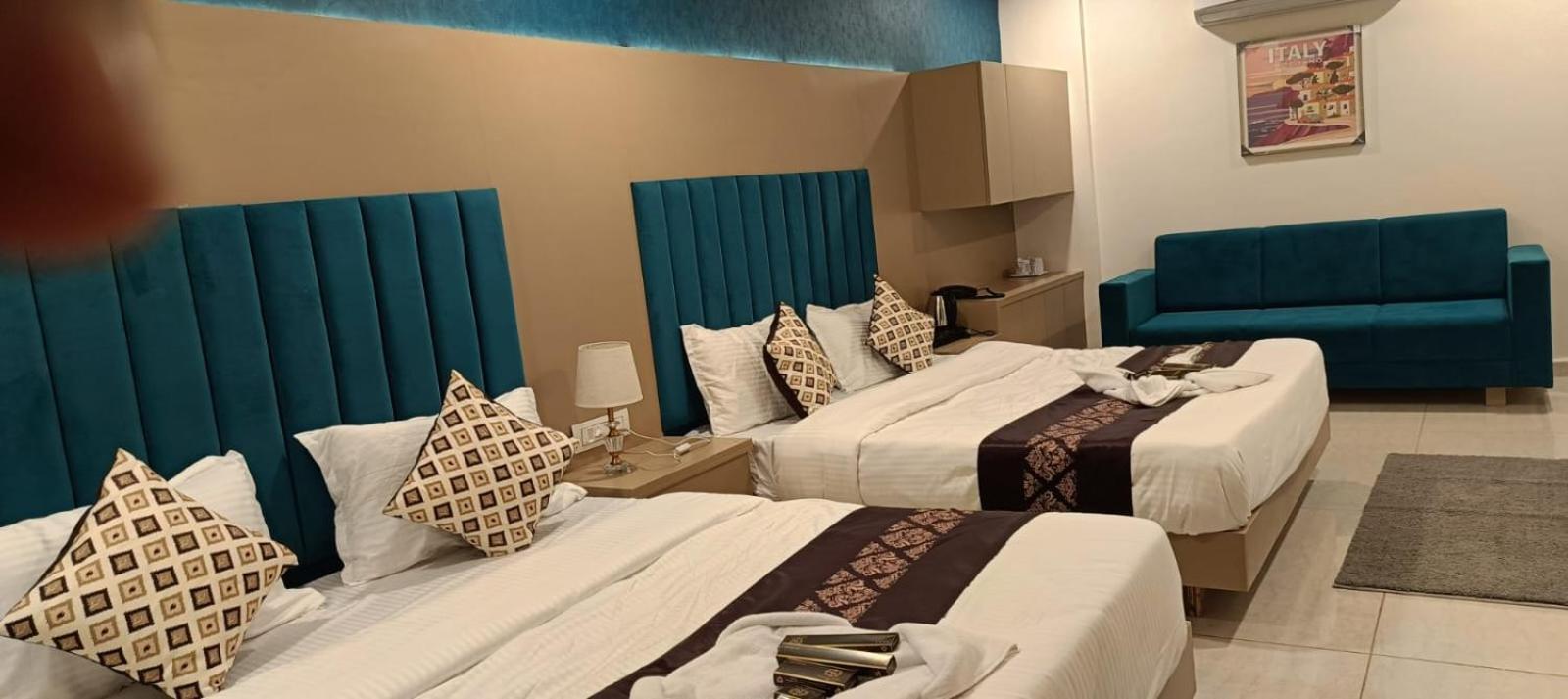 Hotel Royal Square Γκαντχιναγκάρ Εξωτερικό φωτογραφία