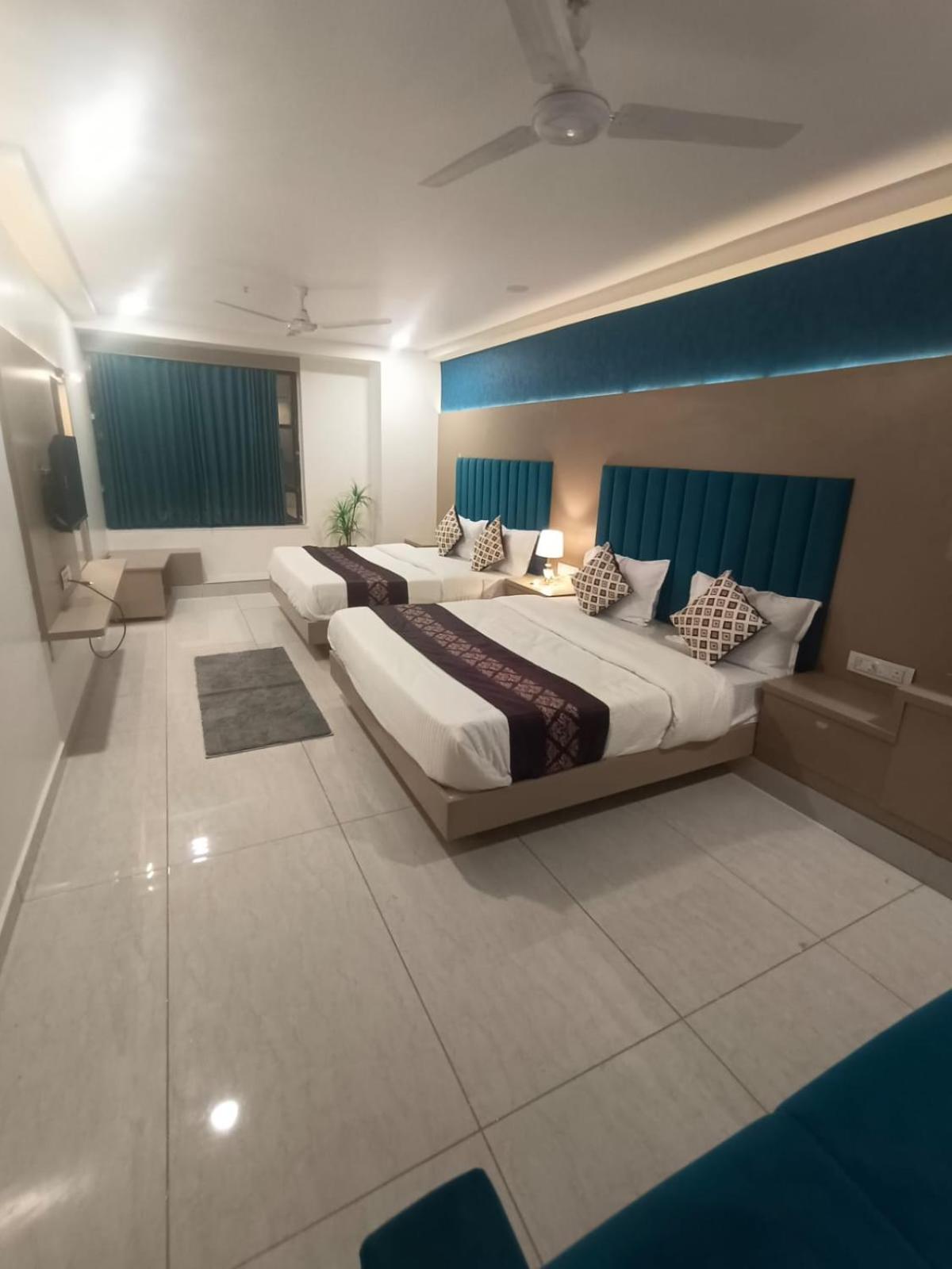 Hotel Royal Square Γκαντχιναγκάρ Εξωτερικό φωτογραφία