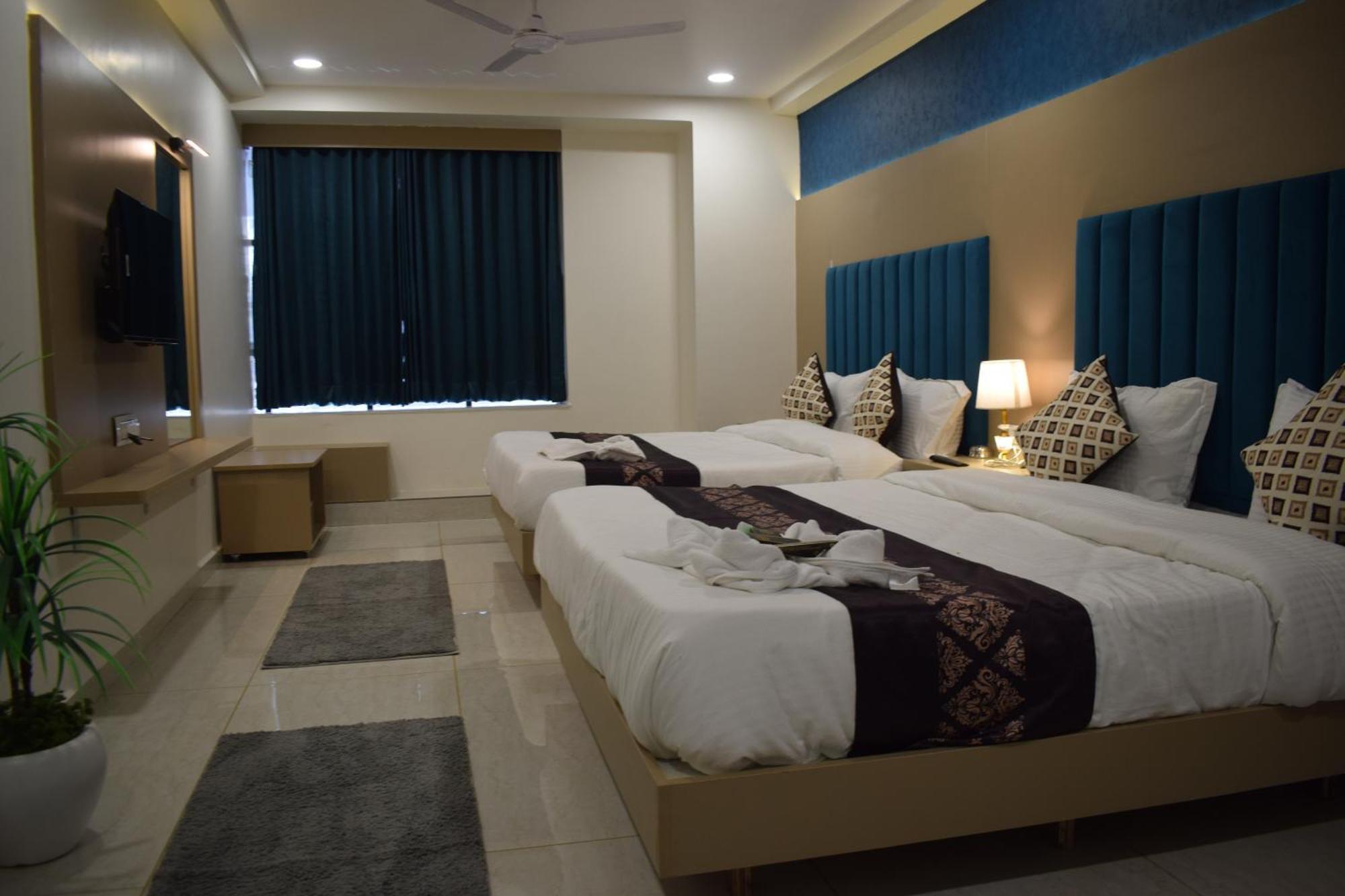 Hotel Royal Square Γκαντχιναγκάρ Εξωτερικό φωτογραφία